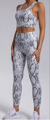 Seamless Snake Print Bra and Leggings Set (Black & White)